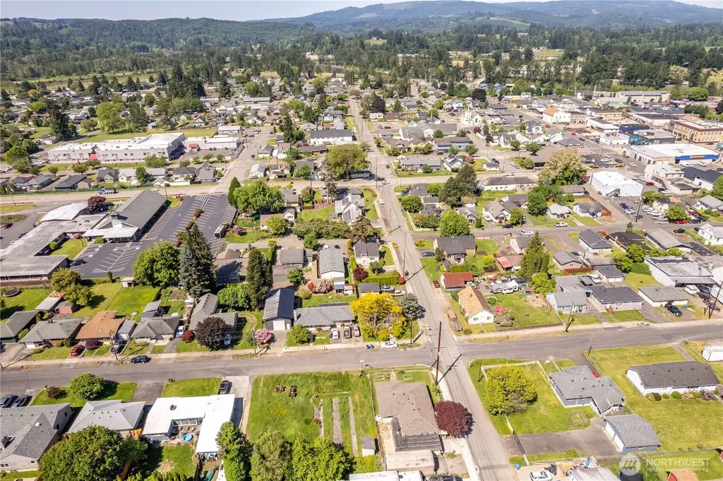 412 Kirby Avenue SE Castle Rock WA 98611