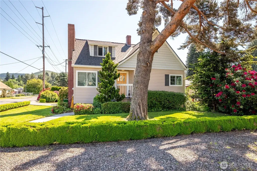 412 Kirby Avenue SE Castle Rock WA 98611