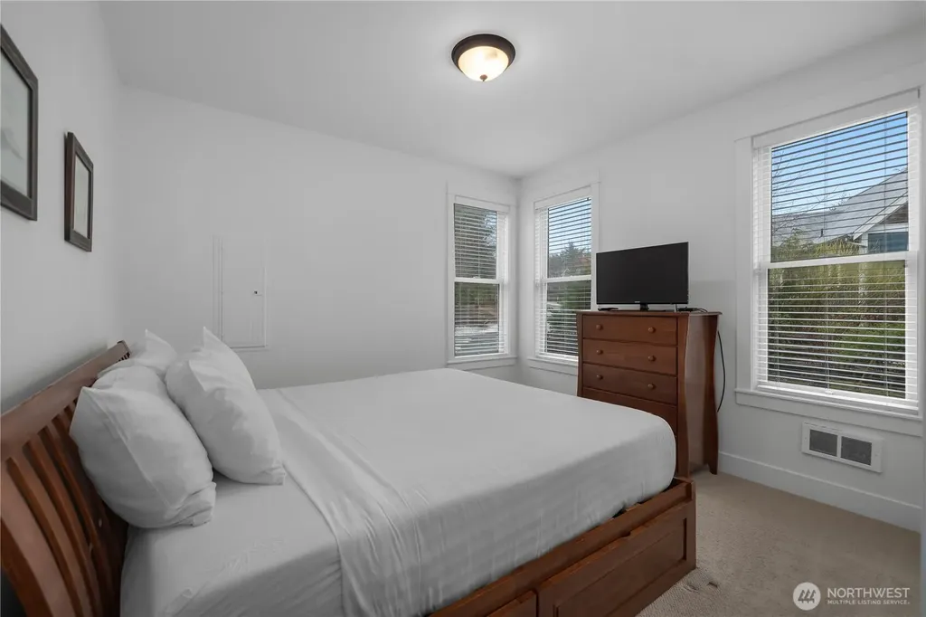 267 Compass Street Pacific Beach WA 98571