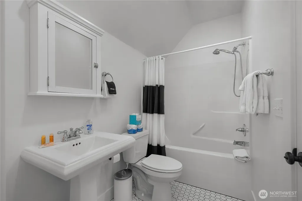 267 Compass Street Pacific Beach WA 98571