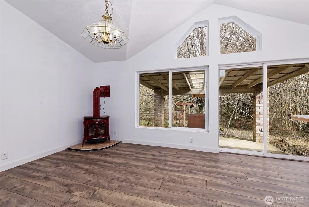 1051 E Crestview Drive Shelton WA 98584