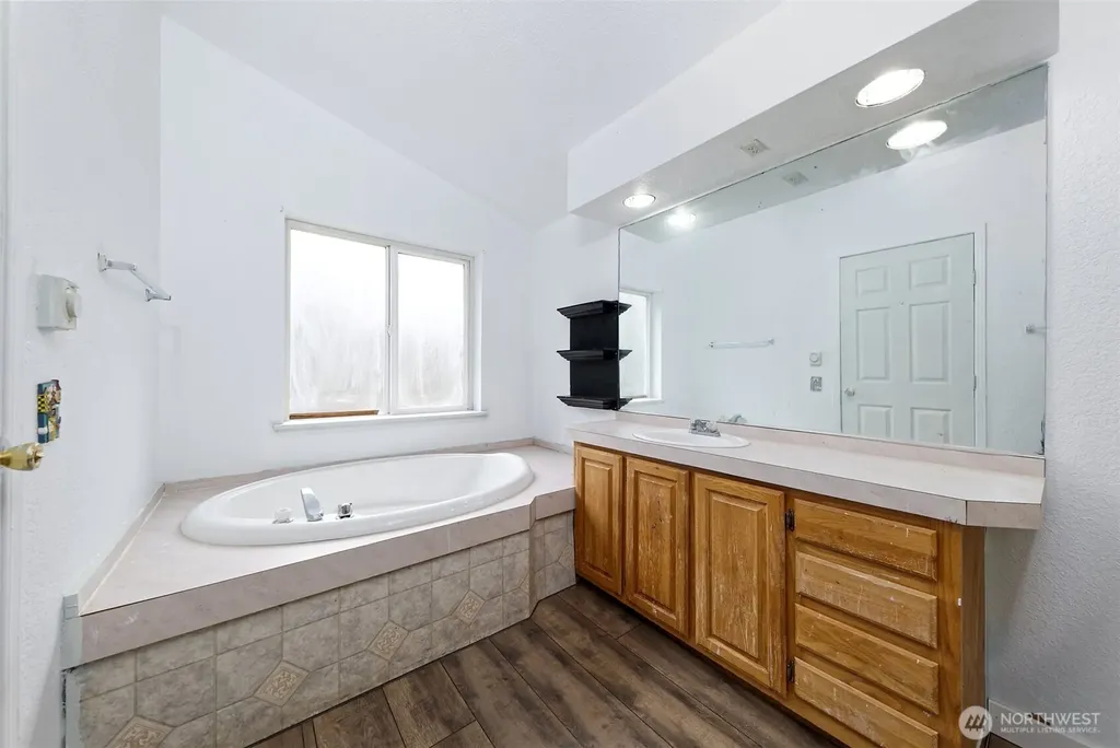 1051 E Crestview Drive Shelton WA 98584