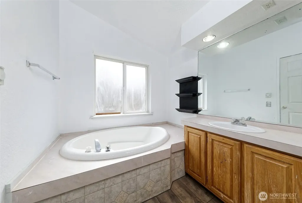 1051 E Crestview Drive Shelton WA 98584
