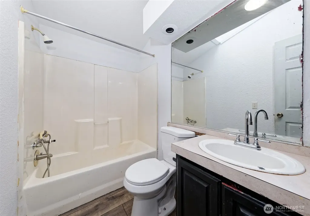 1051 E Crestview Drive Shelton WA 98584