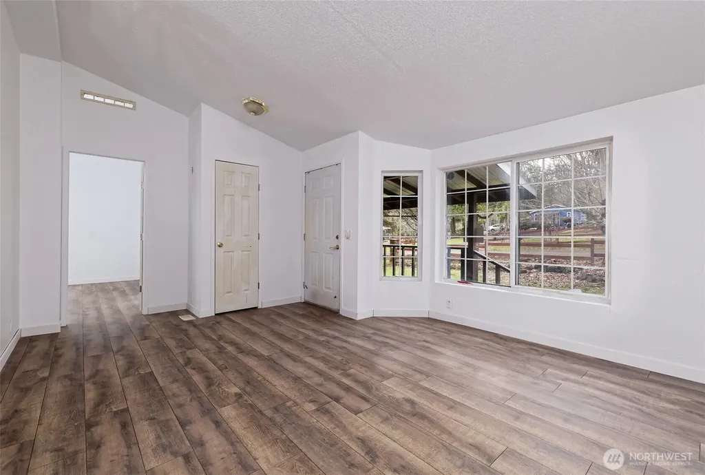 1051 E Crestview Drive Shelton WA 98584