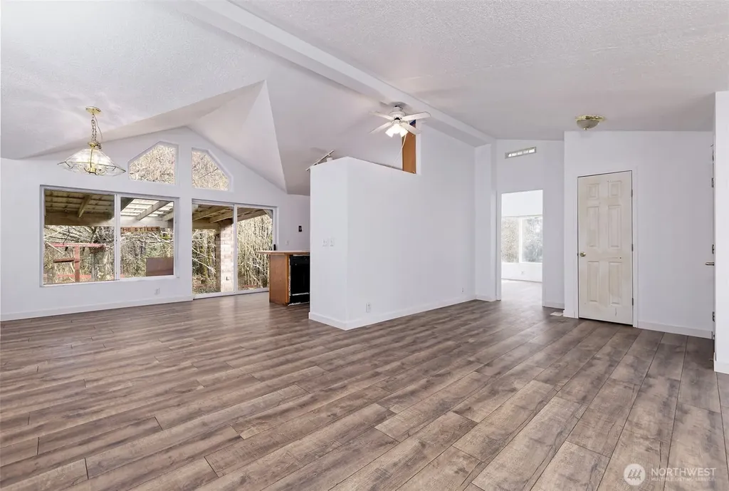 1051 E Crestview Drive Shelton WA 98584