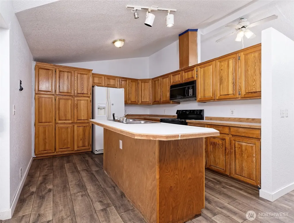 1051 E Crestview Drive Shelton WA 98584