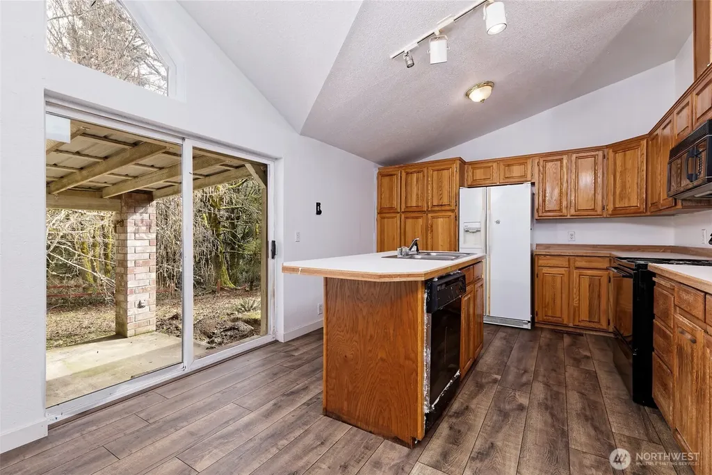 1051 E Crestview Drive Shelton WA 98584