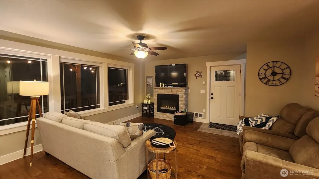 136 Pacific Boulevard NW Ocean Shores WA 98569
