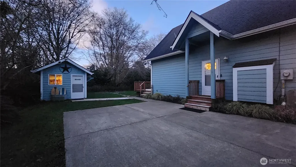 136 Pacific Boulevard NW Ocean Shores WA 98569