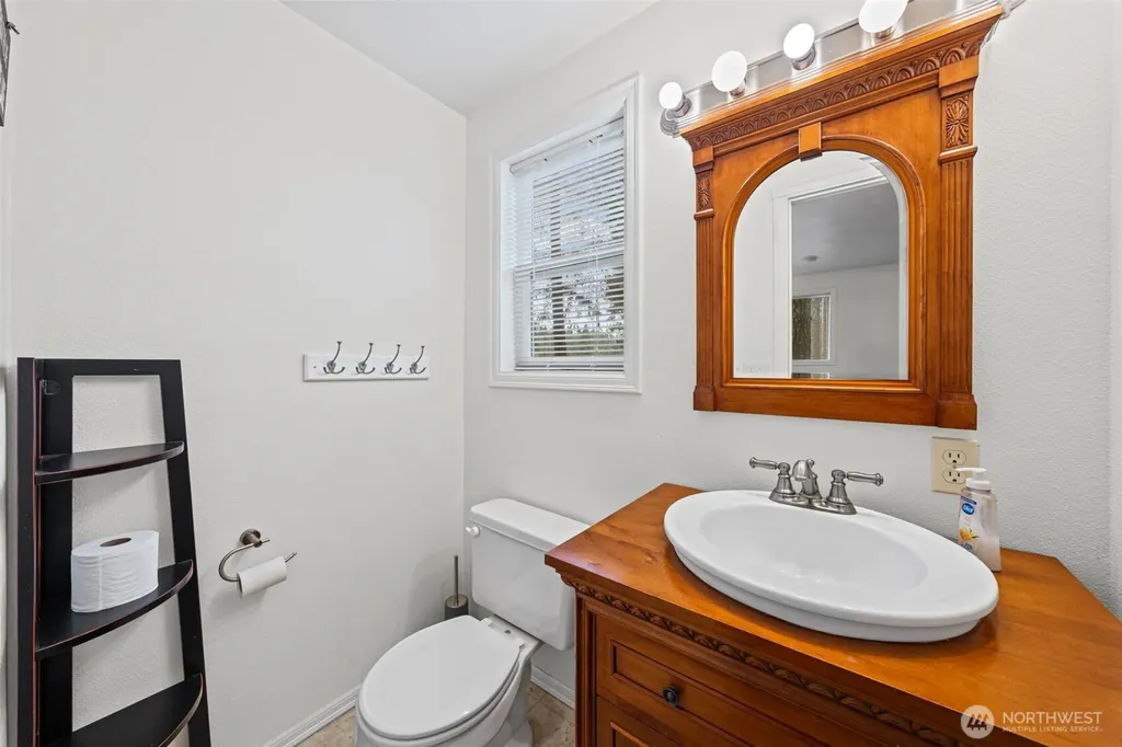 5530 E Mason Lake Drive W Grapeview WA 98546