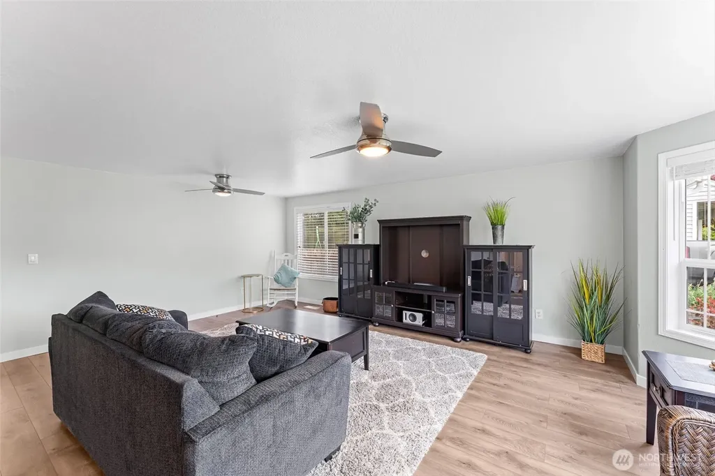 105 Wilshire Way Kelso WA 98626