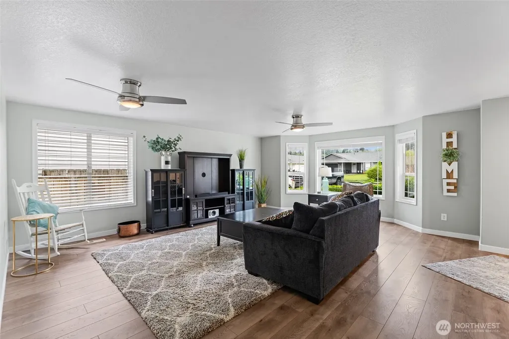 105 Wilshire Way Kelso WA 98626