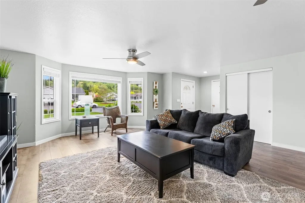 105 Wilshire Way Kelso WA 98626