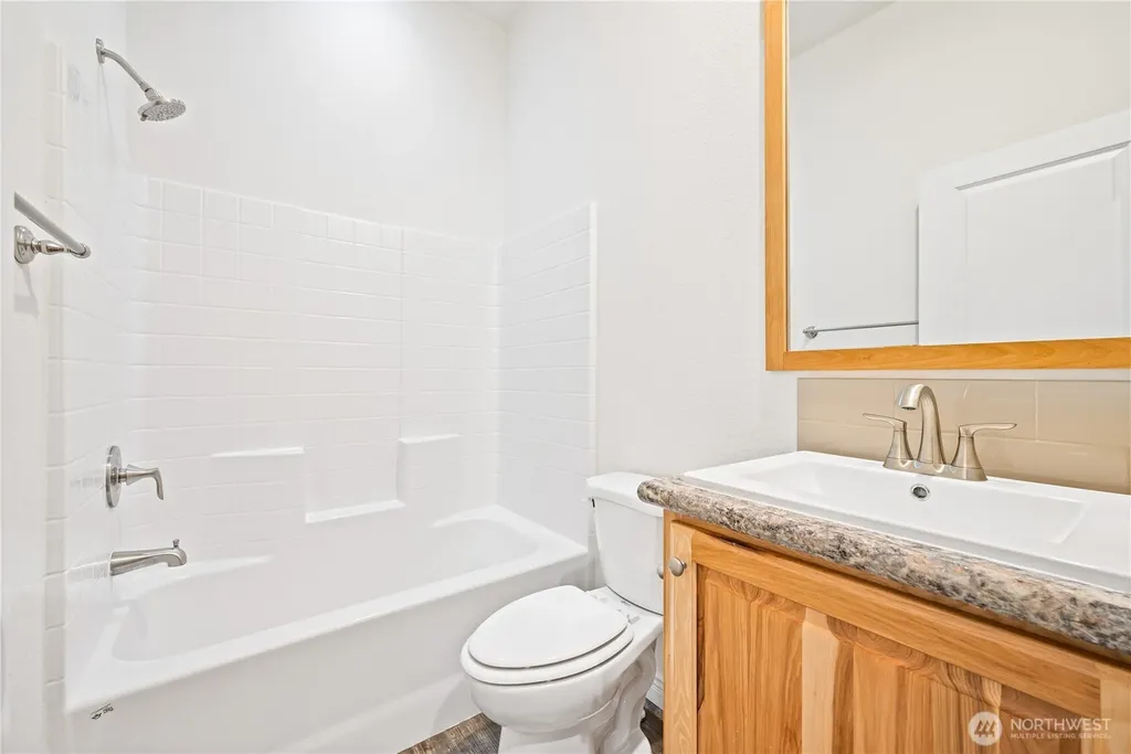 1728 Spirit Lake Highway Castle Rock WA 98611