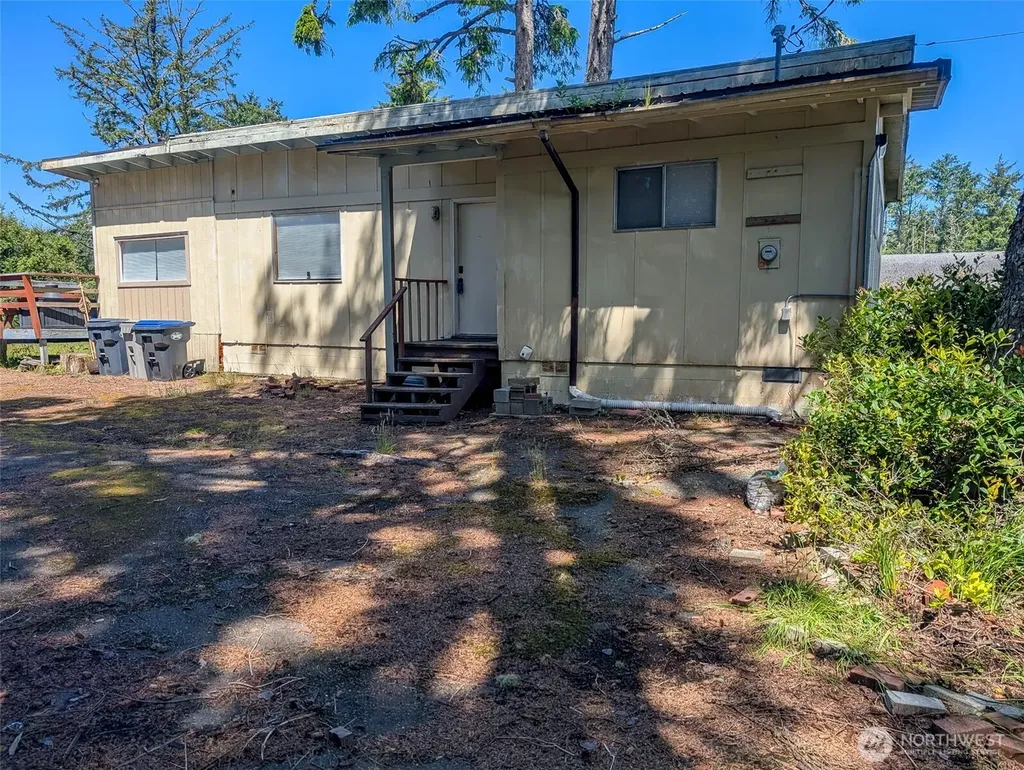 581 Dolphin Avenue NE Ocean Shores WA 98569