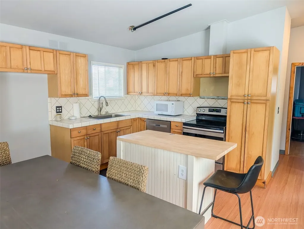 581 Dolphin Avenue NE Ocean Shores WA 98569