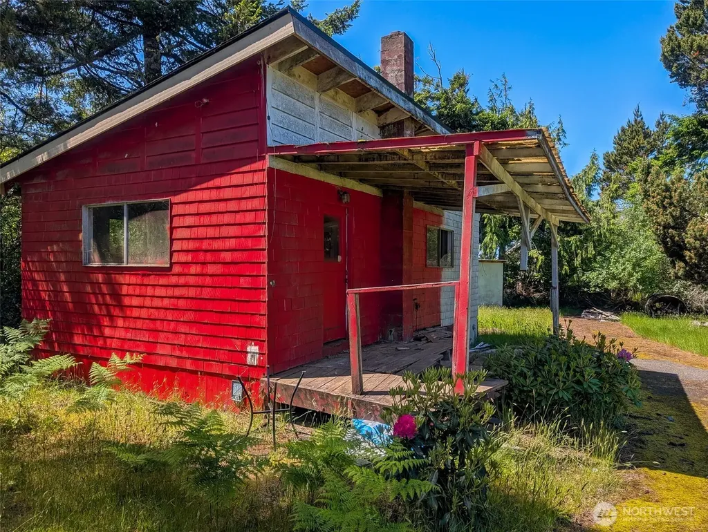 581 Dolphin Avenue NE Ocean Shores WA 98569