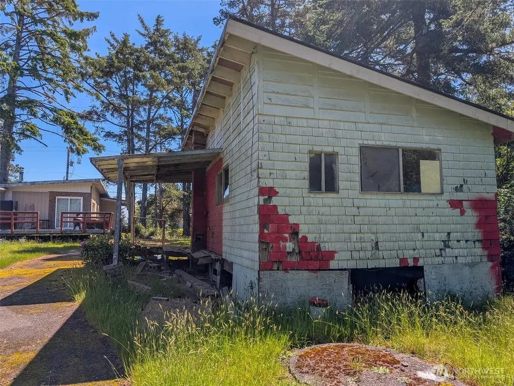 581 Dolphin Avenue NE Ocean Shores WA 98569