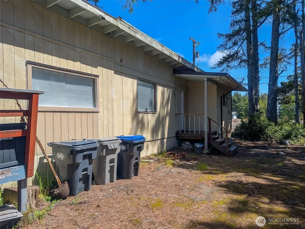 581 Dolphin Avenue NE Ocean Shores WA 98569