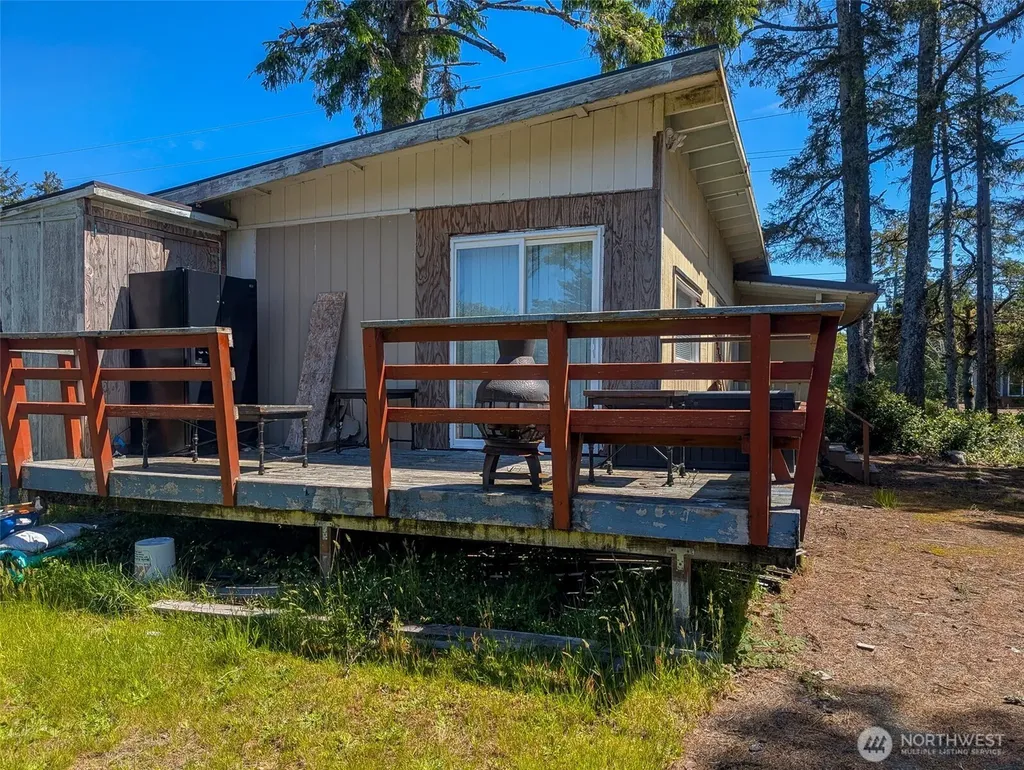 581 Dolphin Avenue NE Ocean Shores WA 98569