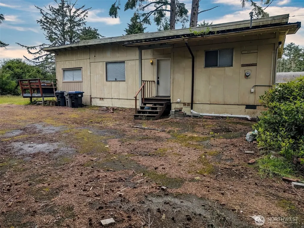 581 Dolphin Avenue NE Ocean Shores WA 98569