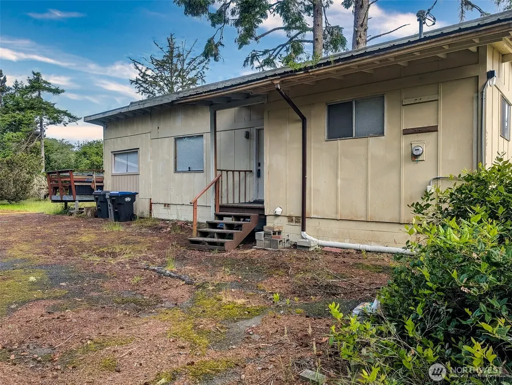 581 Dolphin Avenue NE Ocean Shores WA 98569