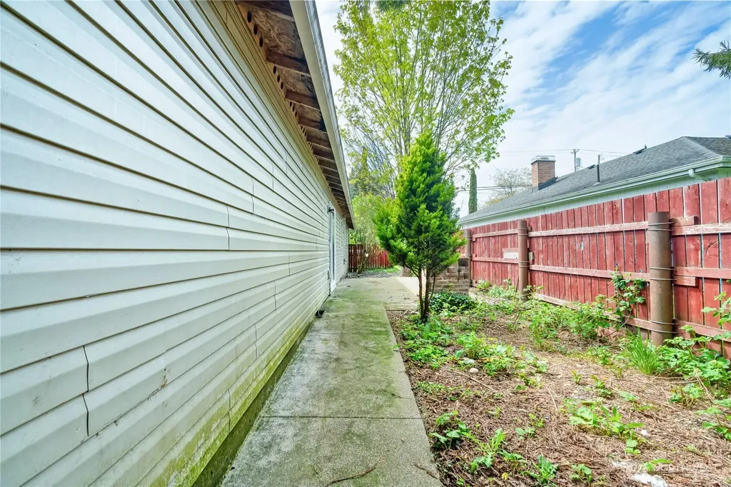320 S 4th Street Elma WA 98541