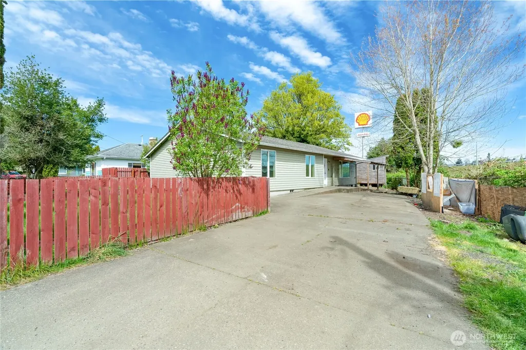 320 S 4th Street Elma WA 98541