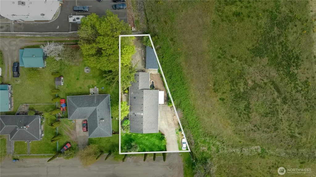 320 S 4th Street Elma WA 98541