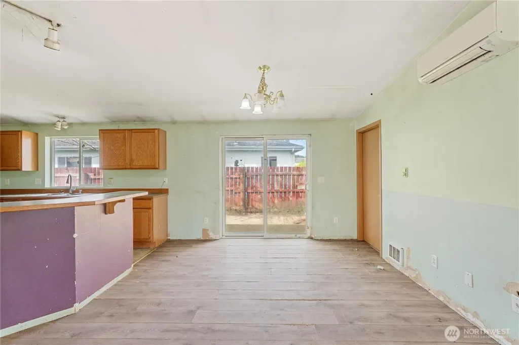 320 S 4th Street Elma WA 98541