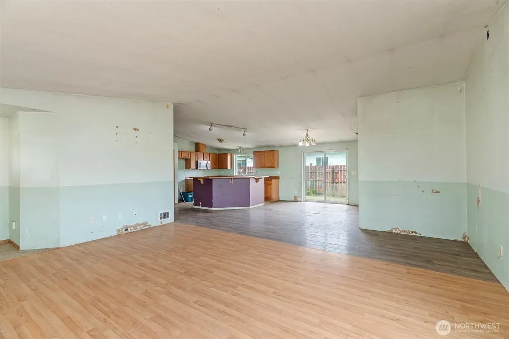 320 S 4th Street Elma WA 98541