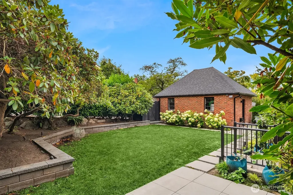 1111 37th Avenue E Seattle WA 98112