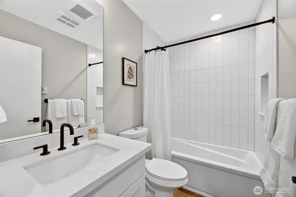 6320 41st Avenue SW Seattle WA 98136