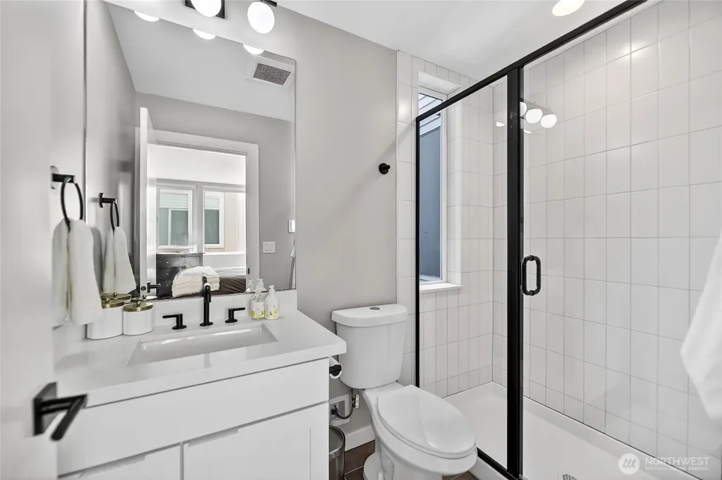6320 41st Avenue SW Seattle WA 98136