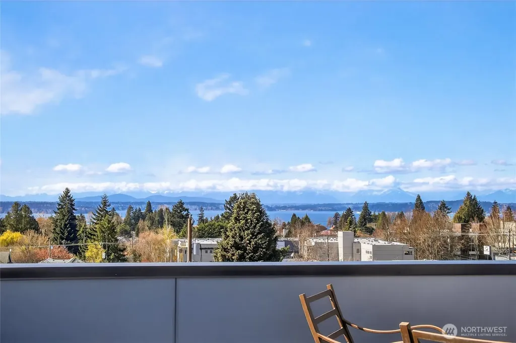 6320 41st Avenue SW Seattle WA 98136
