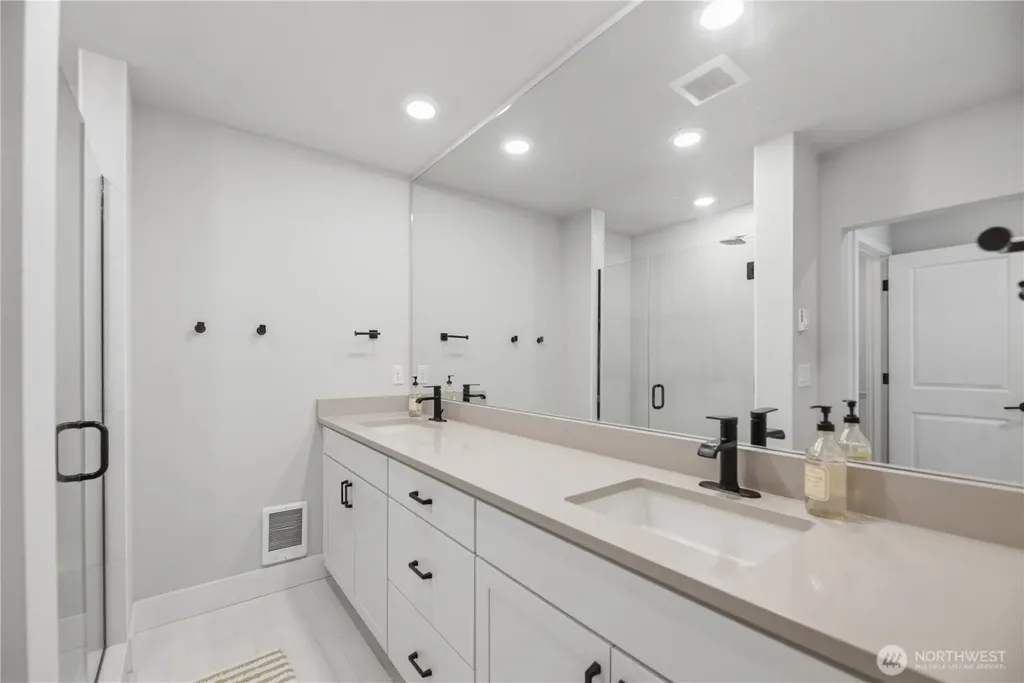 13339 Greenwood Avenue N Seattle WA 98133