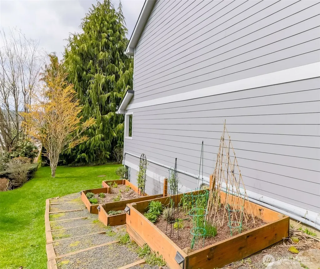 19905 4th Avenue NE Poulsbo WA 98370