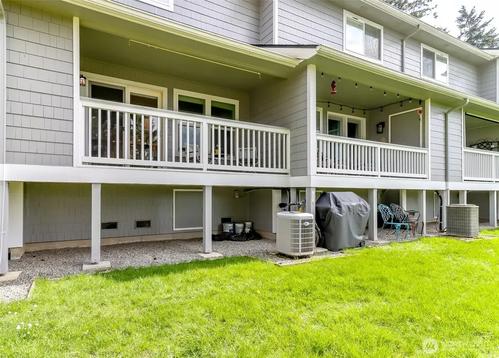 19905 4th Avenue NE Poulsbo WA 98370