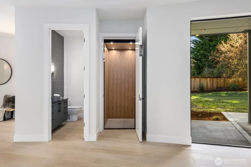 1653 105th Avenue SE Bellevue WA 98004