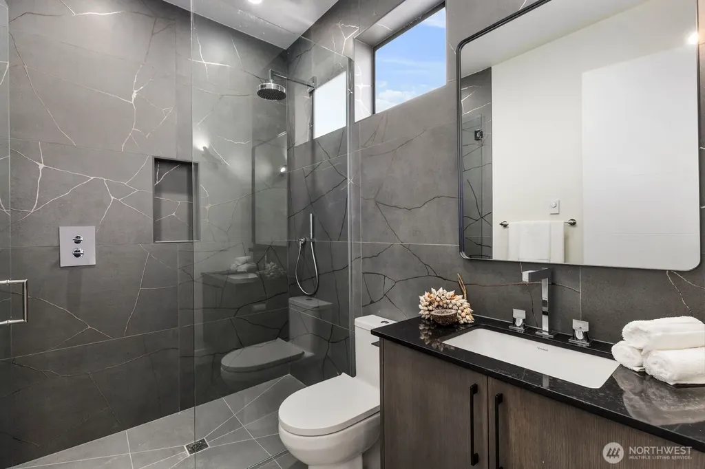 1653 105th Avenue SE Bellevue WA 98004