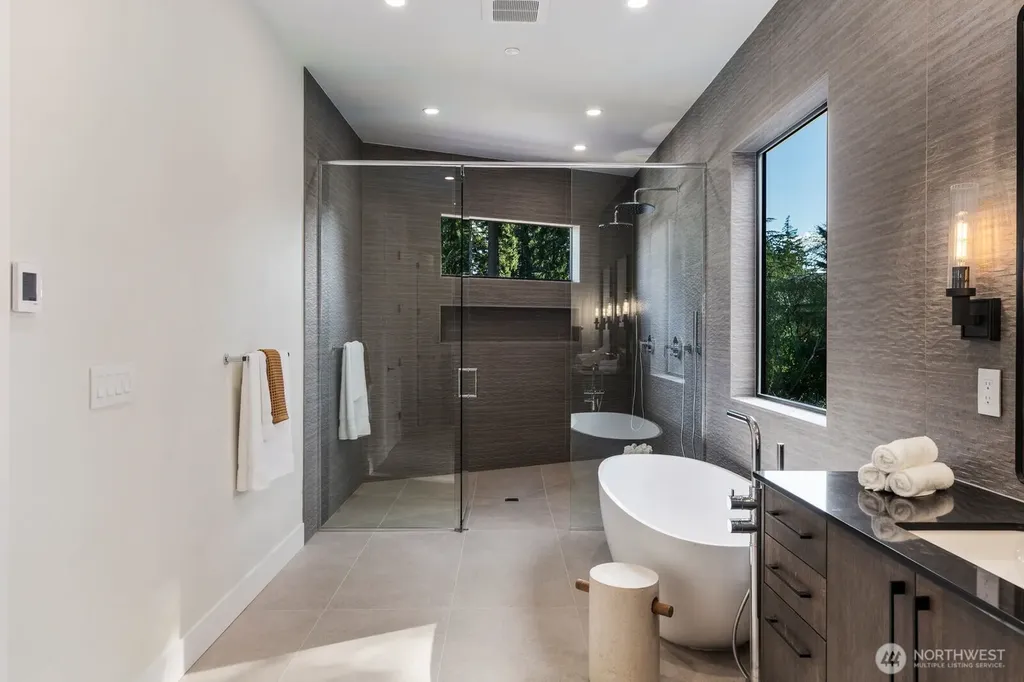 1653 105th Avenue SE Bellevue WA 98004