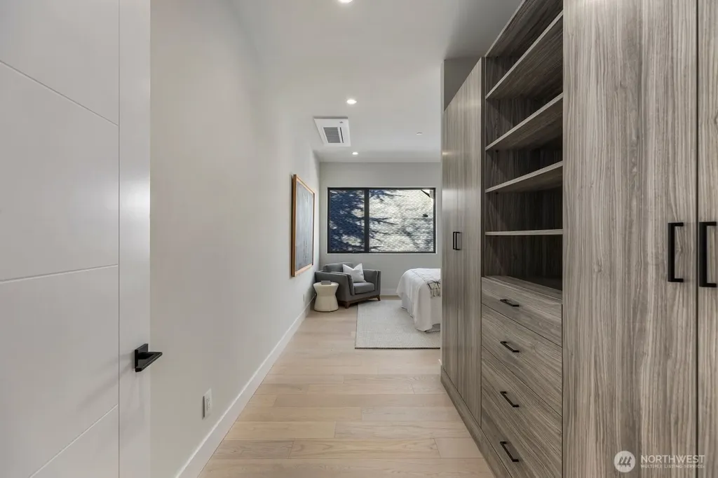 1653 105th Avenue SE Bellevue WA 98004