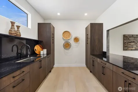 1653 105th Avenue SE Bellevue WA 98004