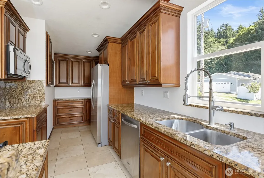 2735 Evening Glory Court Clinton WA 98236