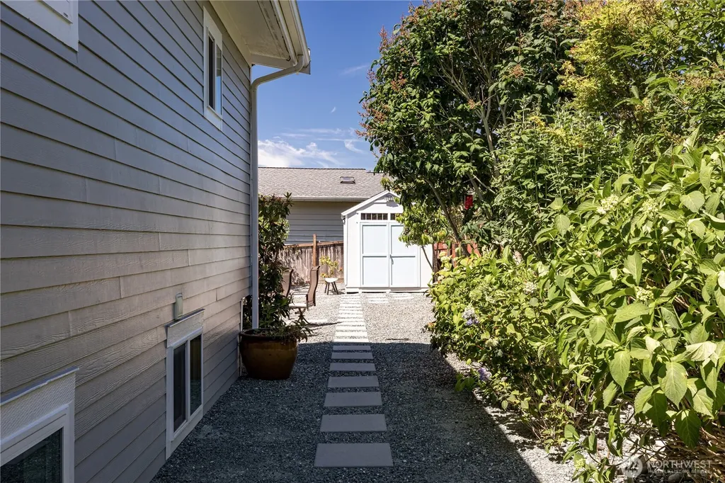 2735 Evening Glory Court Clinton WA 98236