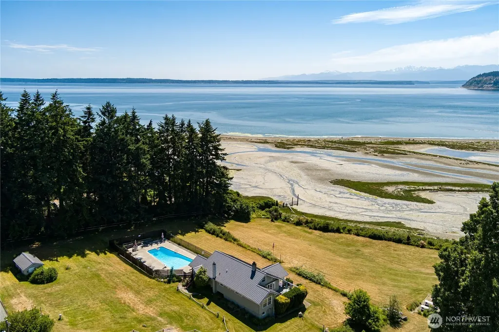 2735 Evening Glory Court Clinton WA 98236