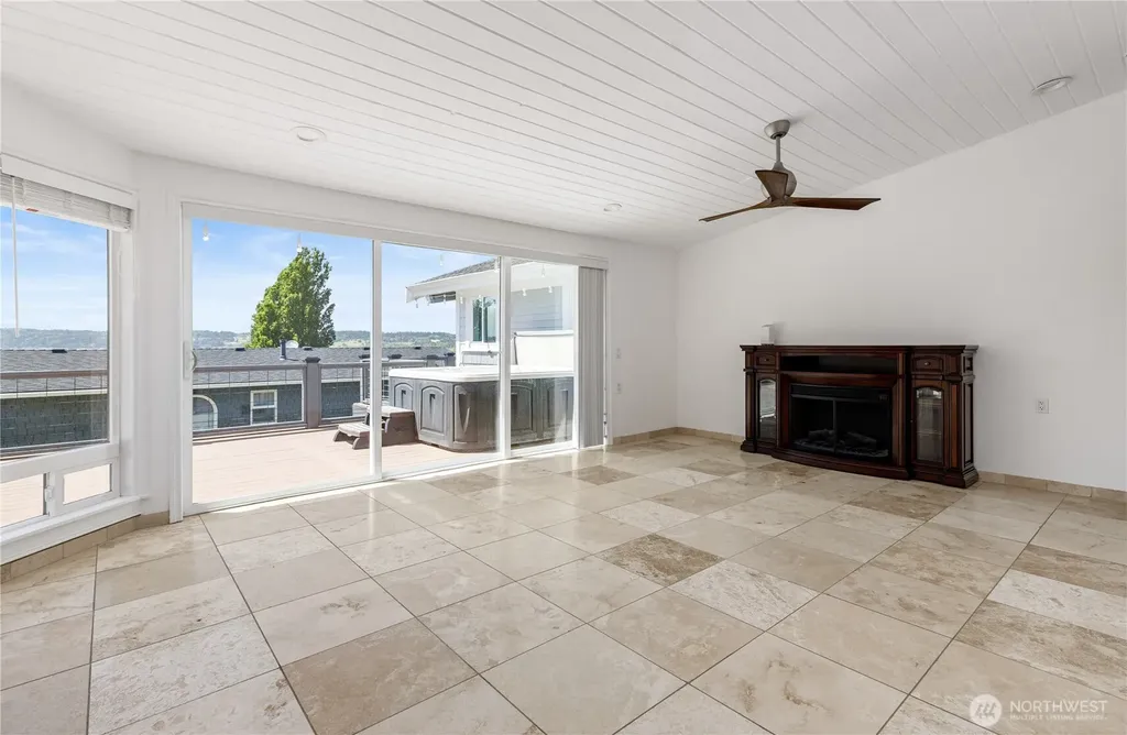 2735 Evening Glory Court Clinton WA 98236