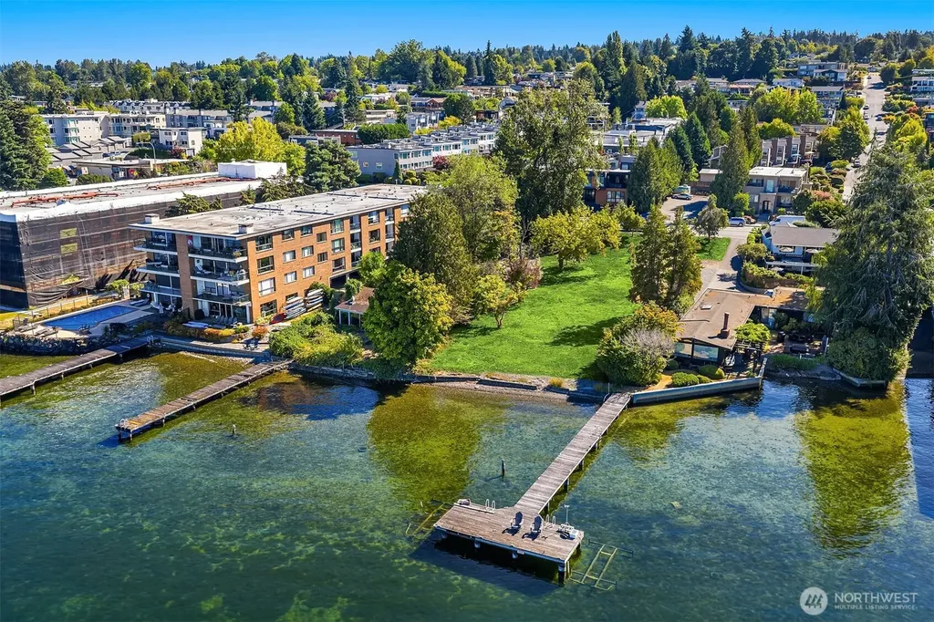 6211 Lake Washington Boulevard NE Kirkland WA 98033