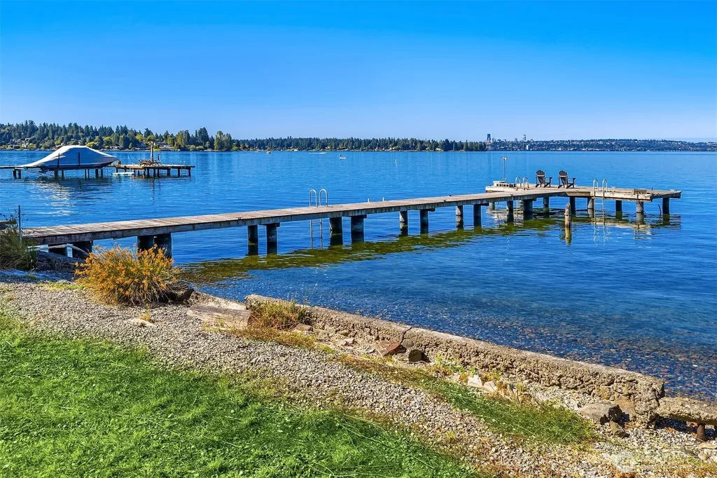 6211 Lake Washington Boulevard NE Kirkland WA 98033